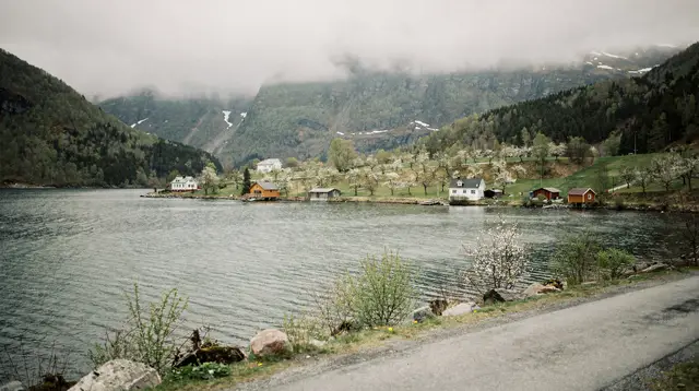 Bergen: Hardangerfjord, Voss gondola and great waterfalls