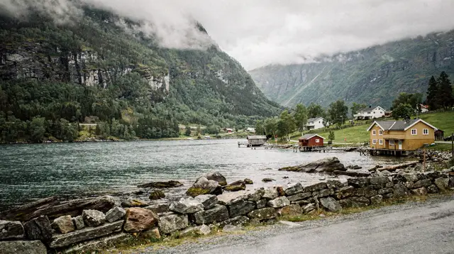 From Oslo: private round-trip tour to Sognefjord via Flåm