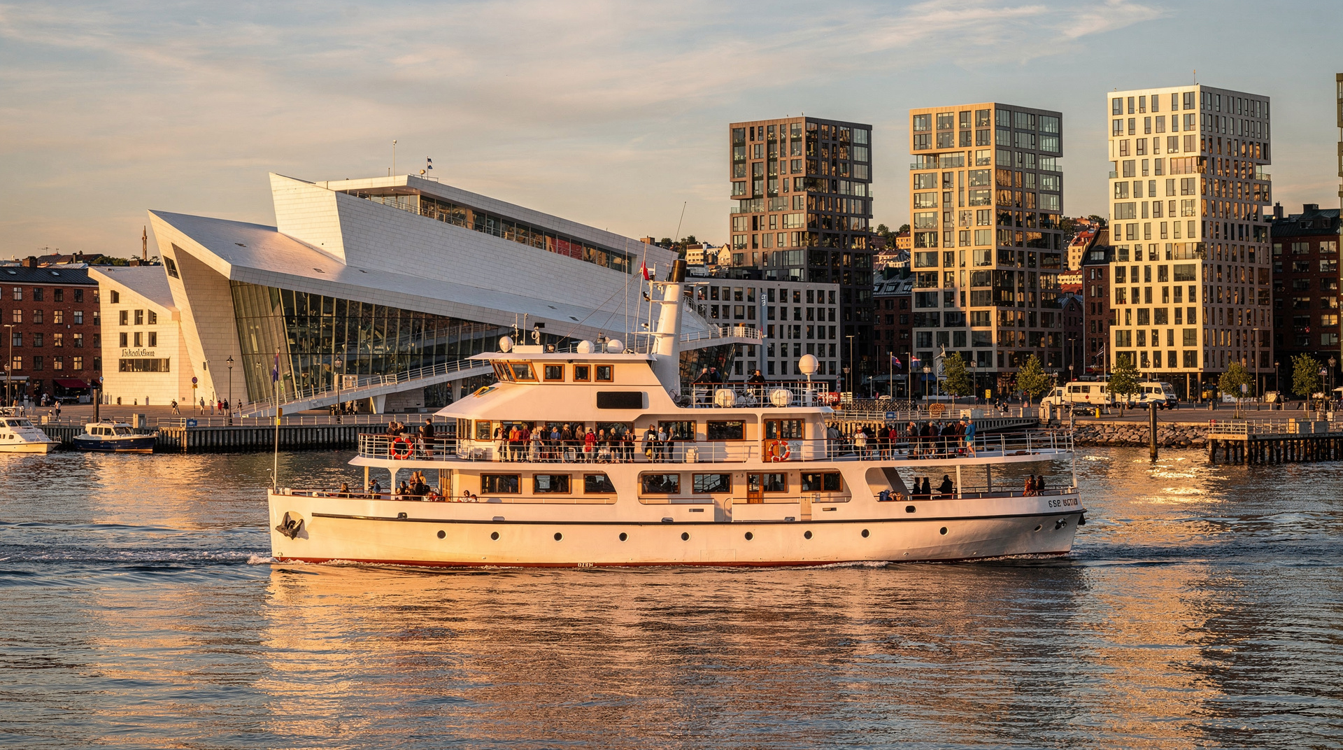 Oslofjord cruises — Silent electric boats, sailing ships, audio-guided sightseeing and dining cruise