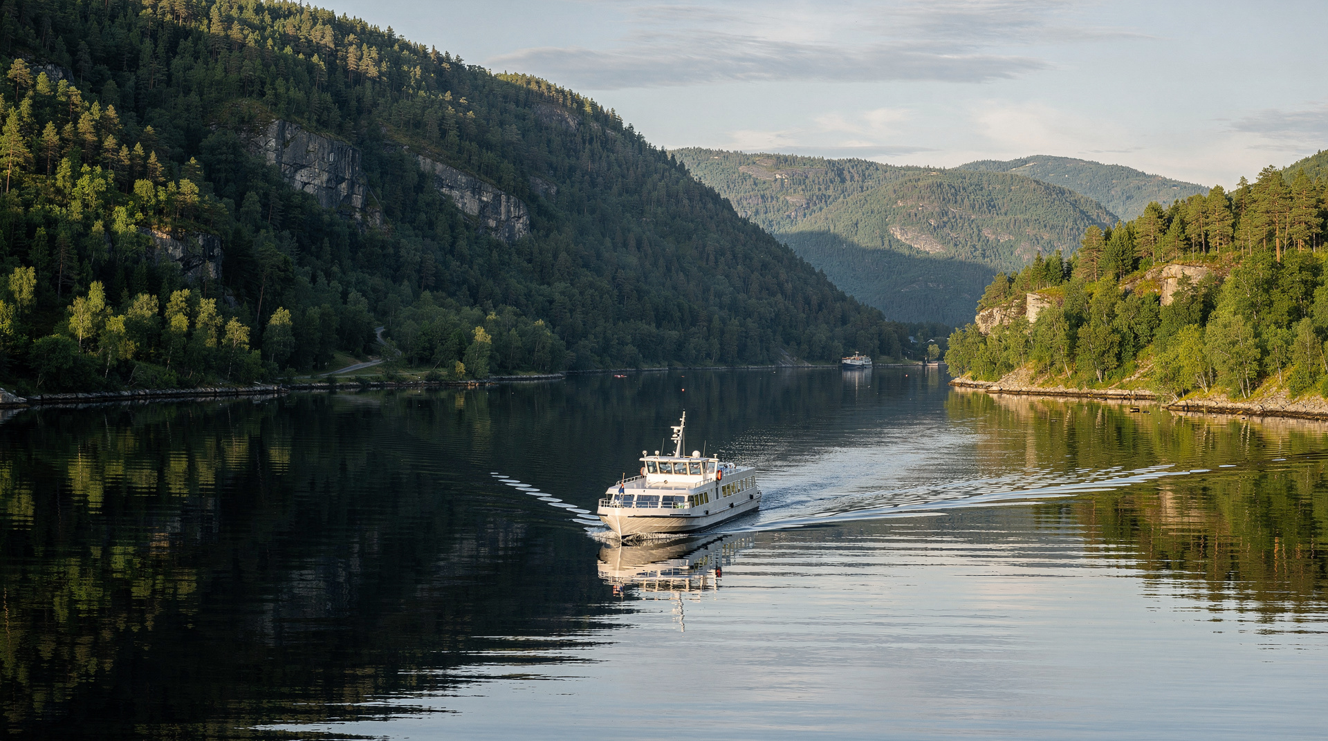 Fjord day trips from Oslo: realistic options, the Flåm route, and the long-day warning — Fjord day trips from Oslo: honest guide to Flåm and Sognefjord, real travel time