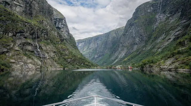 From Oslo: self-guided Norway in a Nutshell round trip (Flåm train and Nærøyfjord cruise)