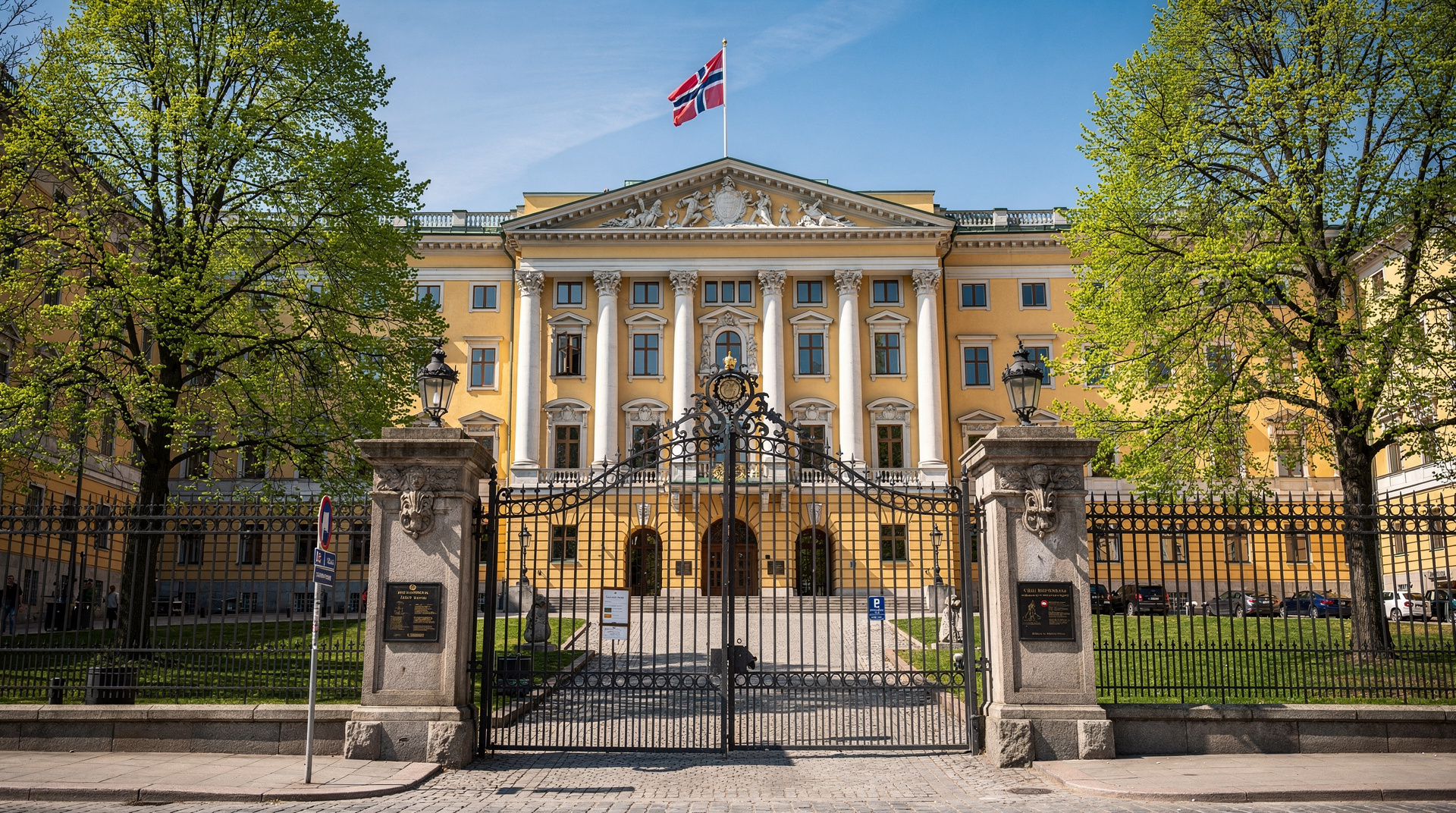 Palais royal d'Oslo : relève de la garde, visites d'été et Slottsparken — Visitez le Palais royal d'Oslo : quand voir la relève de la garde, comment réser