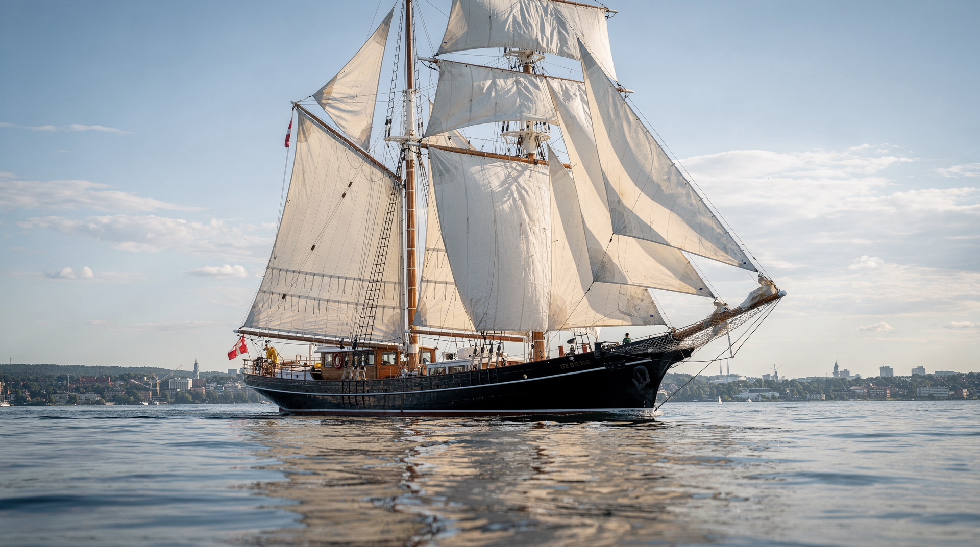 Croisière en voilier sur le fjord d'Oslo : l'expérience du bateau à voile traditionnel — Croisières en voilier sur l'Oslofjord : grands voiliers traditionnels et bateaux