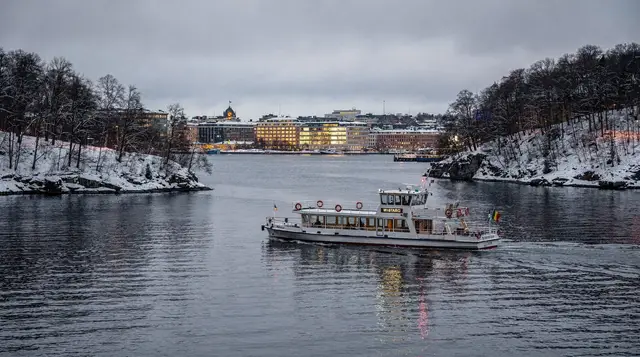Oslo: skyline in winter with fish soup cruise